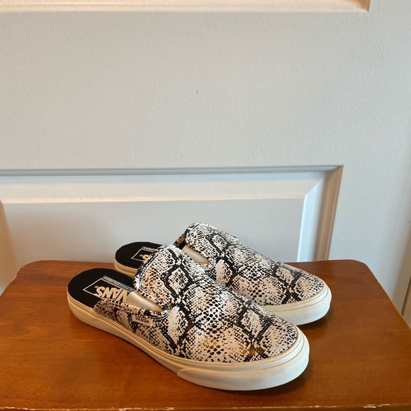 Vans slip on sneakers - Picture 2 of 6